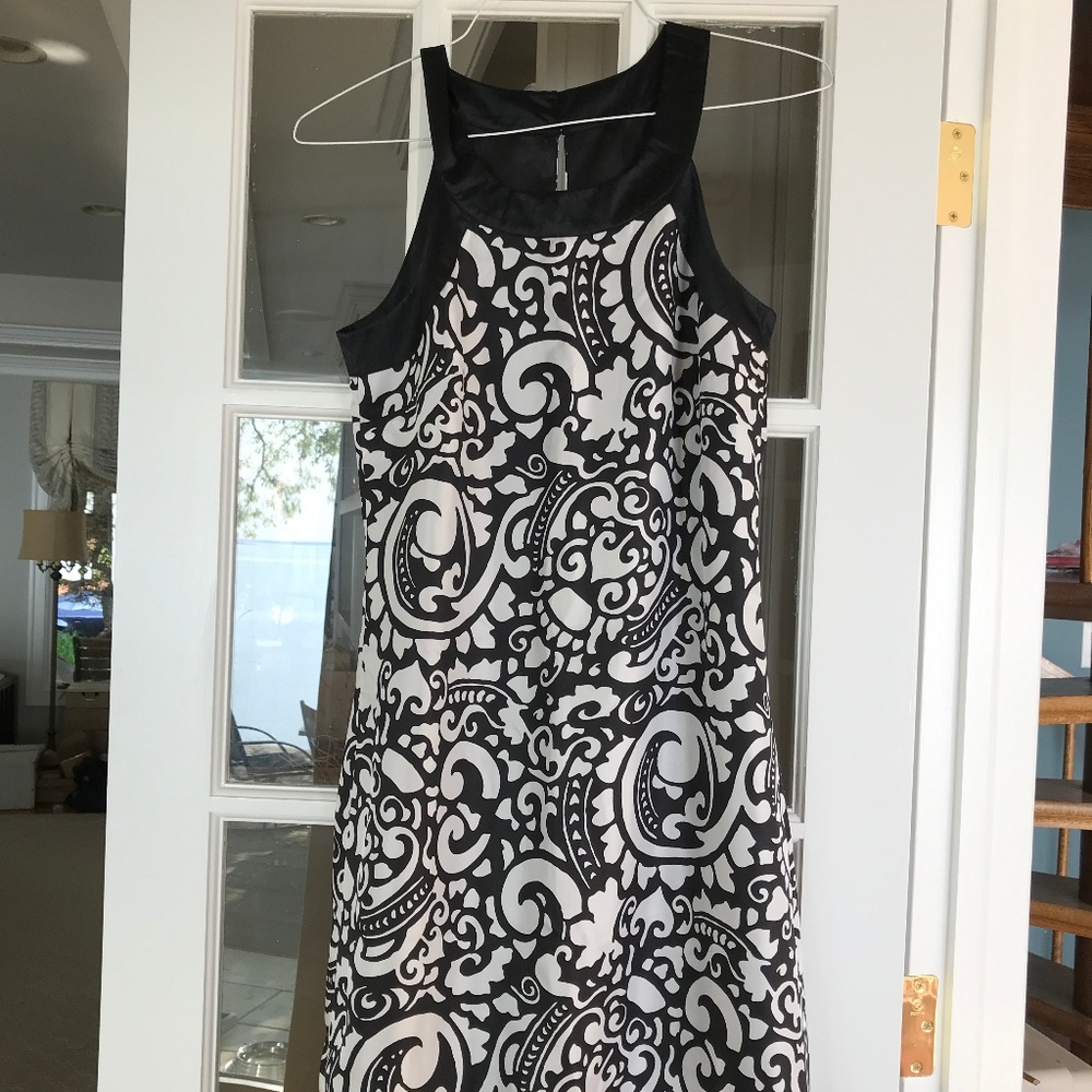 White House Black Market Black/White Floral Dress
